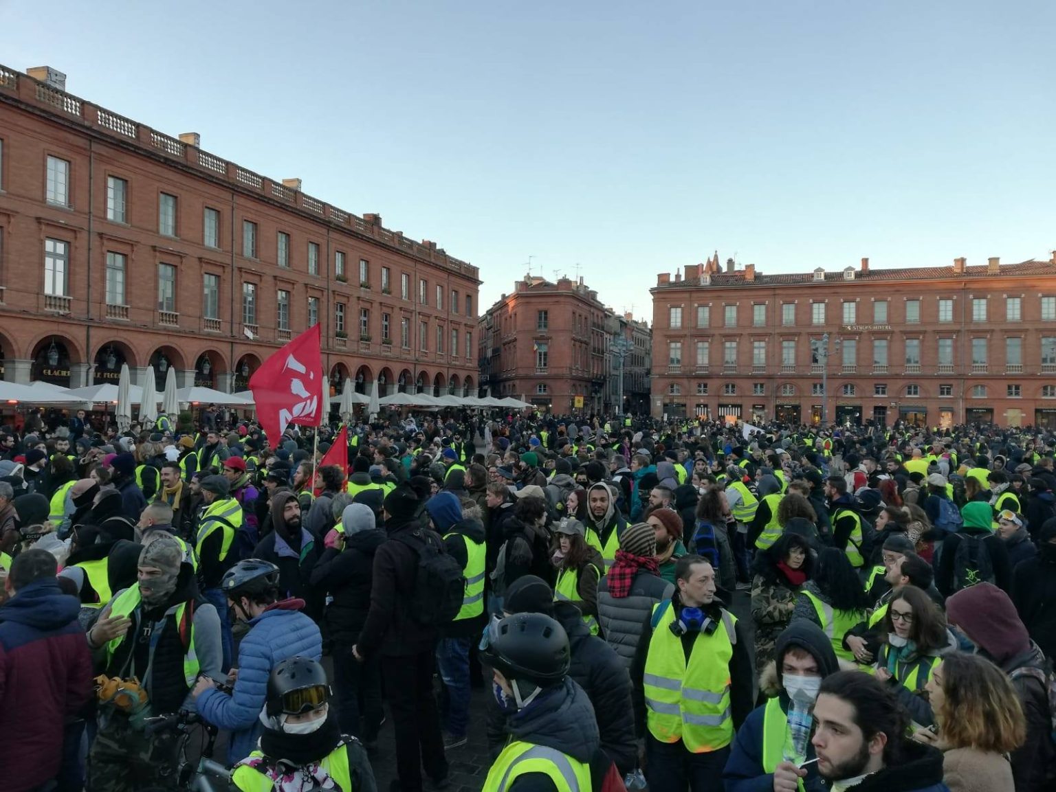 Gelbe Westen Immer Brutalere Repression Doch Macron Beklagt Extreme